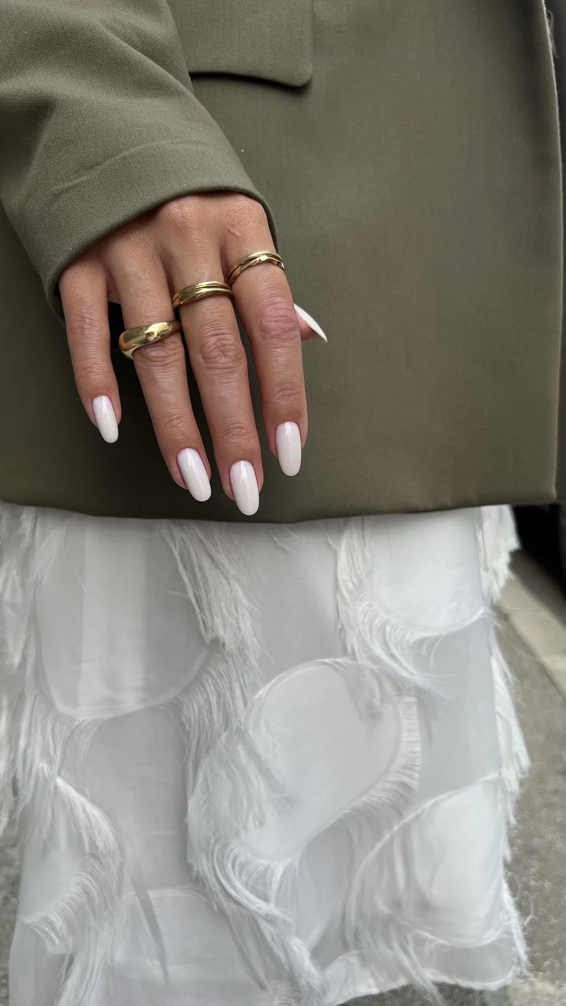 Long, pale finish.